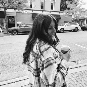 Meet your Posher, Desiree